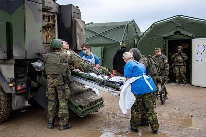 Almanya'da olası bir savaşta binlerce yaralı askerin tahliyesi tatbik edildi
