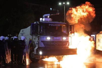 Arnavutluk’ta hükümet karşıtı gösteri: Protestocular polisle çatıştı