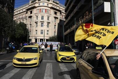 Atina’da taksiciler süresiz grevde