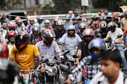 Bangladeş’te akaryakıt kuyrukları: İran savaşı tedirginlik yarattı