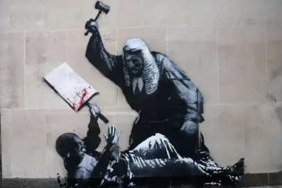 Banksy kimdir? İzini sürmesi zor sokak sanatçısının maskesini düşürmek