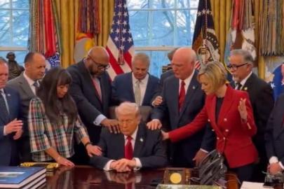 Beyaz Saray'da dua seansı: Trump için bir araya geldiler