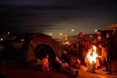 Beyrut sahilinde duvarsız bir şehir: Yerinden edilen Lübnanlılar çadırlarda hayata tutunuyor