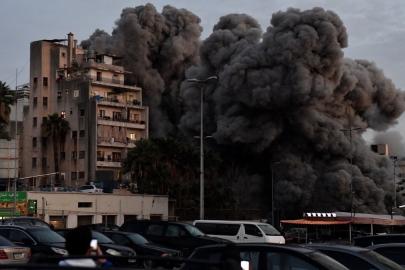 Beyrut’ta İsrail saldırısı: 15 katlı bina tamamen yıkıldı