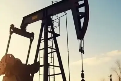 Brent petrolün vadeli varil fiyatı 103,90 dolardan işlem görüyor