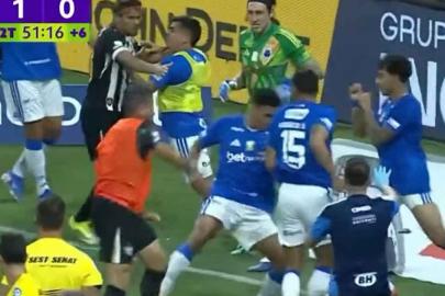 Brezilya derbisinde kavga: 23 futbolcuya kırmızı kart