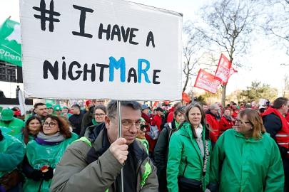 Brüksel'de on binler kemer sıkma reformlarını protesto ediyor