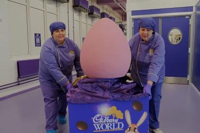 Cadbury Paskalya öncesi 55 kiloluk dev 'Mega Mini Egg'i tanıttı