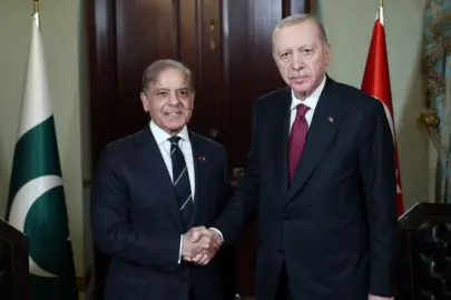 Cumhurbaşkanı Erdoğan, Şahbaz Şerif'le görüştü.. Erdoğan'ın barış diplomasisi sürüyor