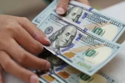 Doları tutamadılar! Tüm zamanların rekorunu kırdı