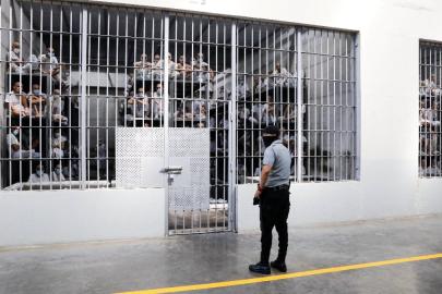 El Salvador'da suça sürüklenen çocuklara müebbet hapis yolu açıldı