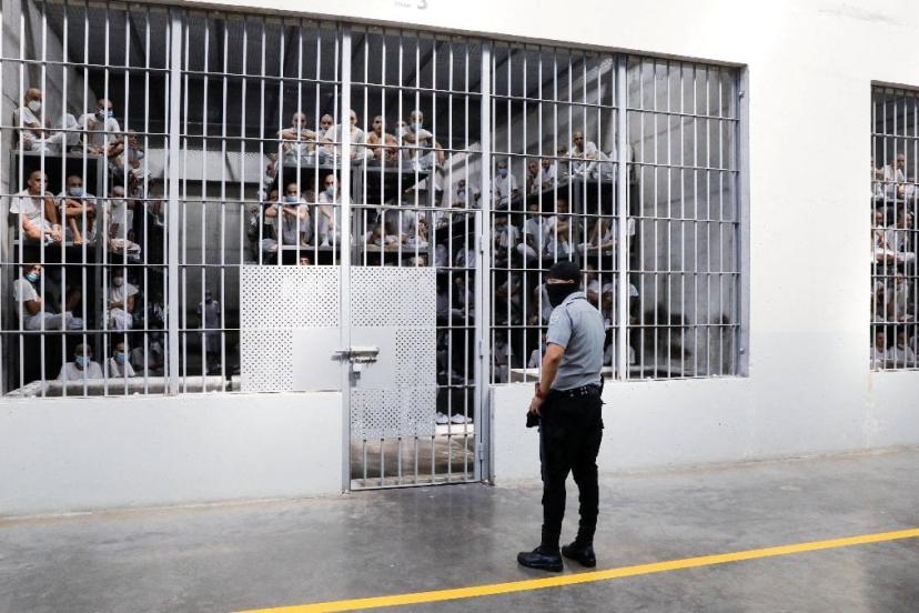 El Salvador'da suça sürüklenen çocuklara müebbet hapis yolu açıldı