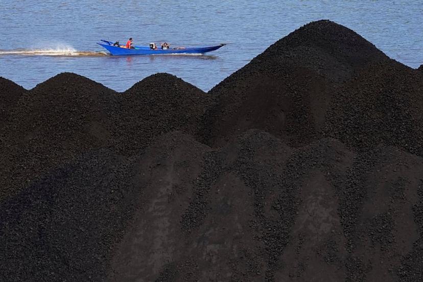 Endonezya'da yolcu teknesi battı: Kayıp 27 kişi aranıyor