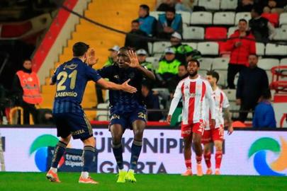 Fenerbahçe 3. kez geriden gelip puan aldı