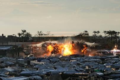 Gazze: Deyr el Belah'taki çadırların yakınındaki saldırıda en az bir kişi öldü