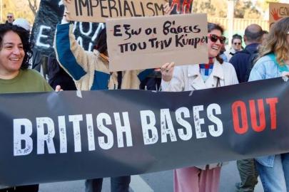 GKRY’de İngiliz üslerine protesto: Kıbrıs fırlatma rampanız değil