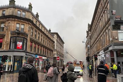 Glasgow’da yangın: İskoçya’nın en yoğun tren istasyonu kapatıldı