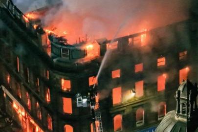 Glasgow’daki tren istasyonunda yangın: Bir bina çöktü, istasyon kapatıldı