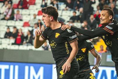 Göztepe'de Taha kulübeye çekildi