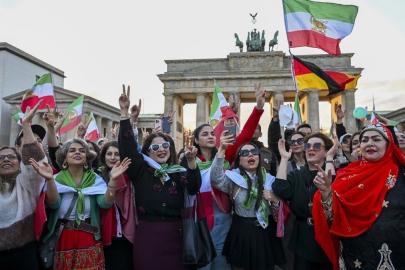 Hamaney'in ölümü Avrupa'daki muhalif İranlıları sokağa döktü