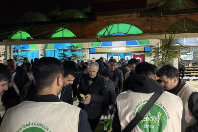 HÜDA PAR İzmir Hür Gençlik Kolları’ndan Kadir Gecesi’nde camilerde ikram