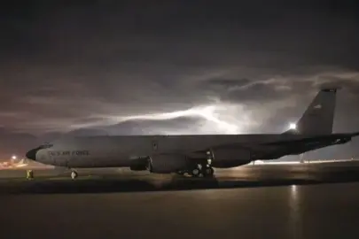 Irak’ta ABD’ye ait yakıt ikmal uçağı düştü!