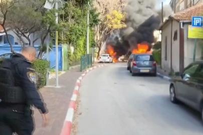 İran füze saldırısının ardından İsrail'de yangın çıktı: Ekipler müdahale ediyor