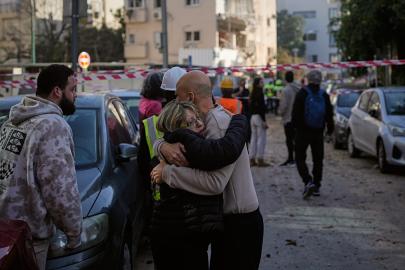 İran, Tel Aviv'i vurdu: Arama kurtarma çalışmaları sürüyor