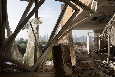 İran'dan Tel Aviv'e füze saldırısı: Bir konut zarar gördü