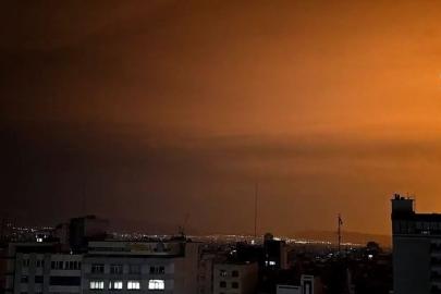 İran'ın başkenti Tahran yoğun bombardıman altında