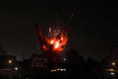 İsrail ordusu Gazze Şeridi'nin çeşitli bölgelerine saldırılar düzenledi