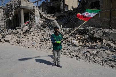 İsrail'in yeni saldırılarının ardından Tahran'daki yıkım görüntülendi