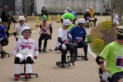 Japonya'da 'ofis sandalyesi sürme' yarışı Grand Prix, renkli görüntülere sahne oldu