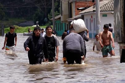 Kolombiya'da sağanak Facatativá'da sel baskınına yol açtı: Binden fazla kişi etkilendi