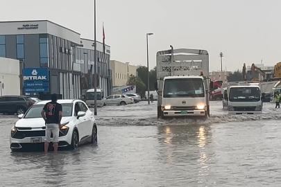 Körfez ülkelerinde sağanak ve fırtına etkili oldu