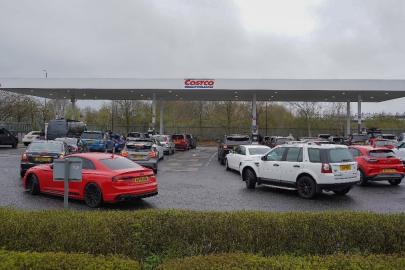 Küresel enerji krizi derinleşiyor: Akaryakıt kuyrukları uzadı