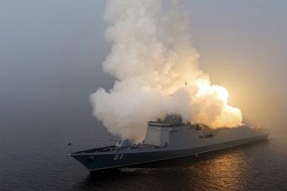 Kuzey Kore, dev savaş gemisinden stratejik füze denemesi gerçekleştirdi