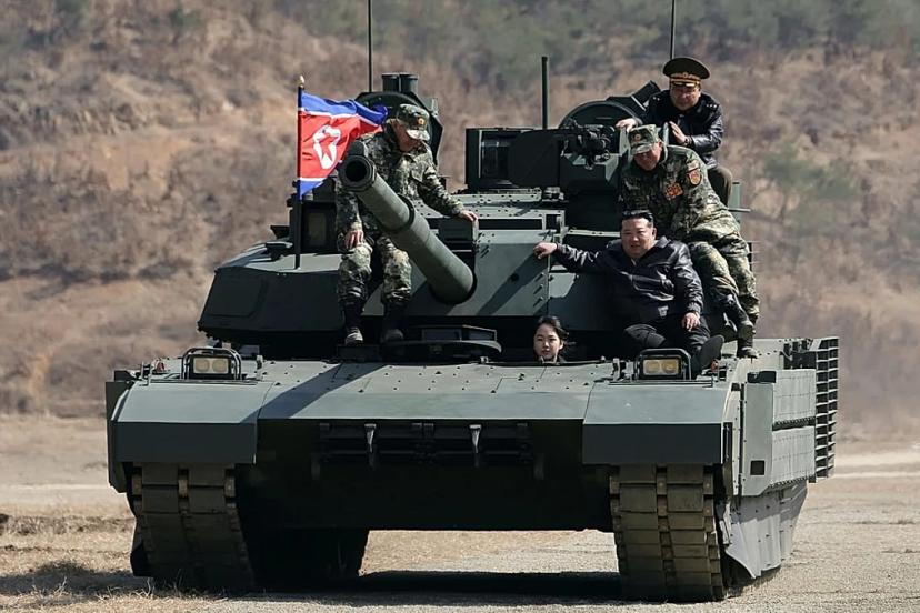 Kuzey Kore lideri Kim Jong-un'un kızı askeri tatbikatta tank kullandı