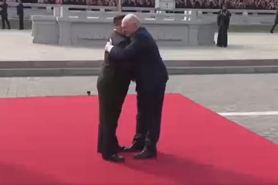 Kuzey Kore, Lukaşenko'yu Pyongyang'da törenle karşıladı
