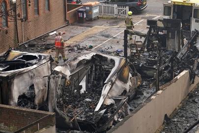 Londra’da Yahudi ambulanslarına kundaklama şüphesi: Havadan görüntülendi