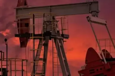 OPEC+ üyesi 8 ülke nisanda petrol üretimini günlük 206 bin varil artıracak