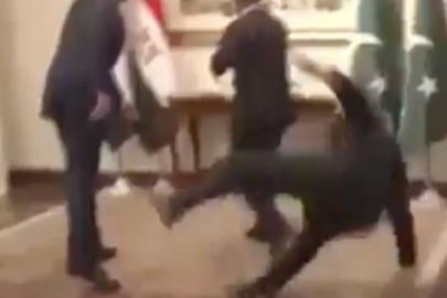 Pakistan Dışişleri Bakanı Dar, Mısırlı mevkidaşını karşılarken düştü