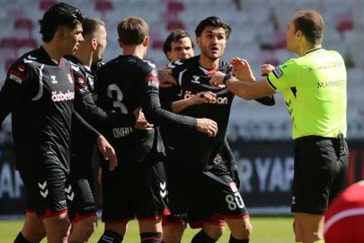 Sivasspor kendi sahasında yıkıldı