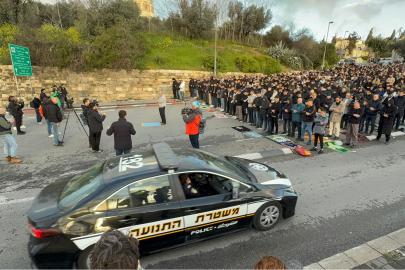 Siyonistler, Mescid-i Aksa'ya gitmeye çalışan Filistinlilere saldırdı