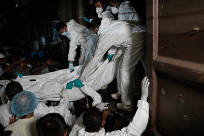 Sri Lanka'da batan İran savaş gemisinin mürettebatının cenazeleri hastane morguna getirildi