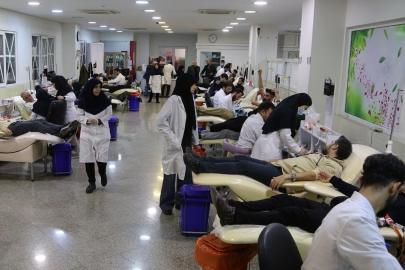 Tahran'da kan vermek isteyenler yoğunluk oluşturdu
