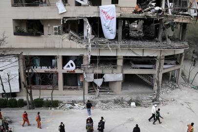 Tahran'da vurulan Al Araby TV binası görüntülendi