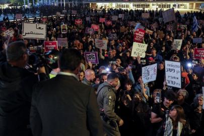 Tel Aviv'de "savaştan bıktık" diyen İsraillilere polis müdahalesi