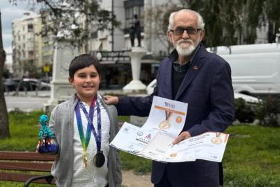 Torundan Dedeye “En Güzel Bayram Hediyesi”  Uluslararası 2  Altın, 2 Gümüş Madalya