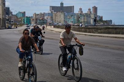 Trump: 'Küba'yı ele geçirme onuruna erişeceğime inanıyorum'